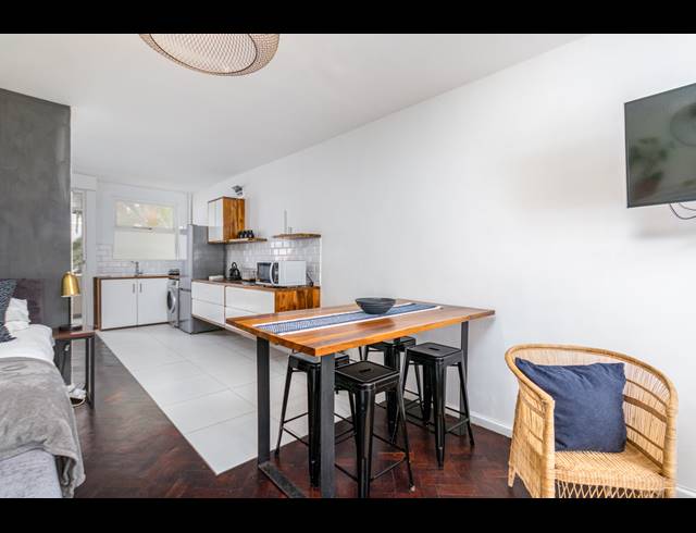1 BEDROOM APARTMENT TO LET IN SEA POINT